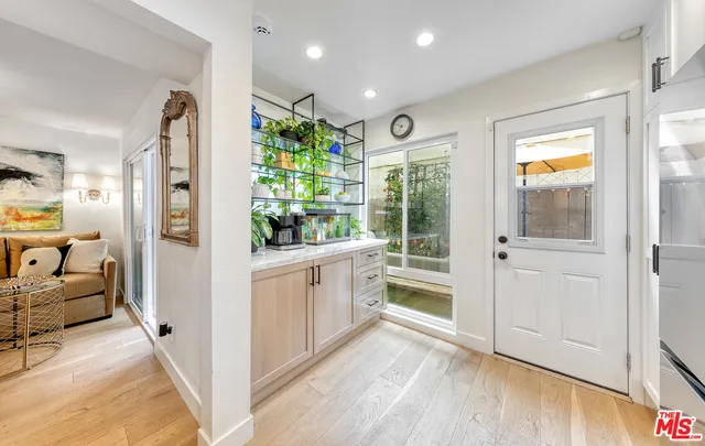 $1,650,000 | 1239 9th Street, Unit 4, Santa Monica, CA 90401