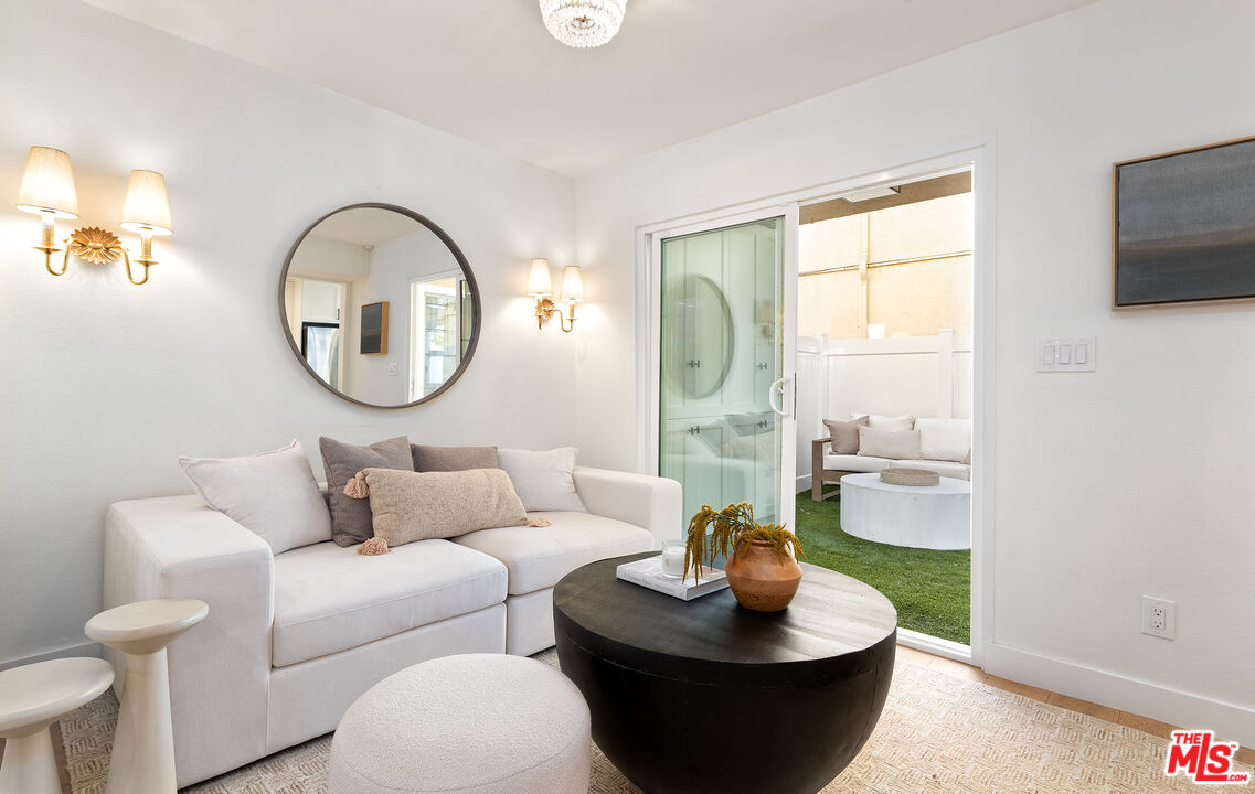 1239 9th Street, Unit 4 Santa Monica, CA 90401 - Photo 14 of 55