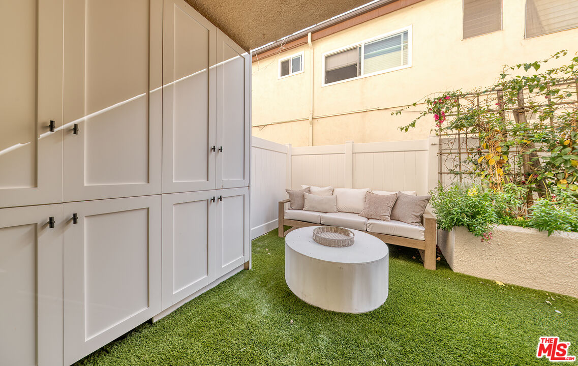 1239 9th Street, Unit 4 Santa Monica, CA 90401 - Photo 15 of 55