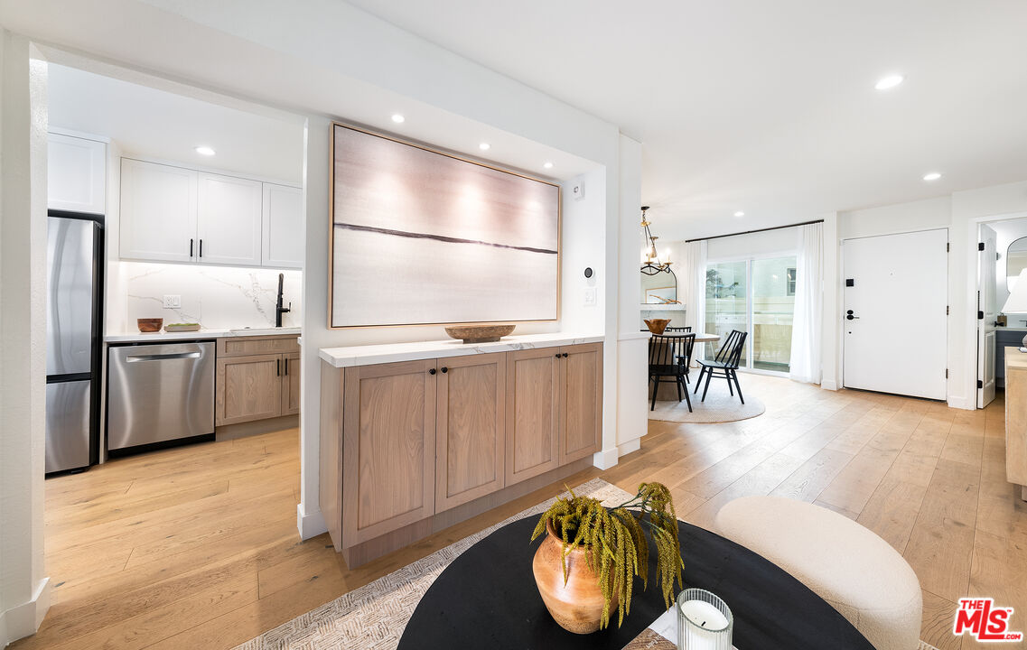 1239 9th Street, Unit 4 Santa Monica, CA 90401 - Photo 2 of 55