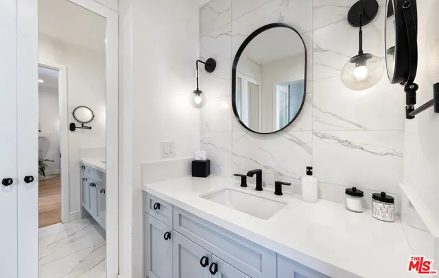 $1,650,000 | 1239 9th Street, Unit 4, Santa Monica, CA 90401