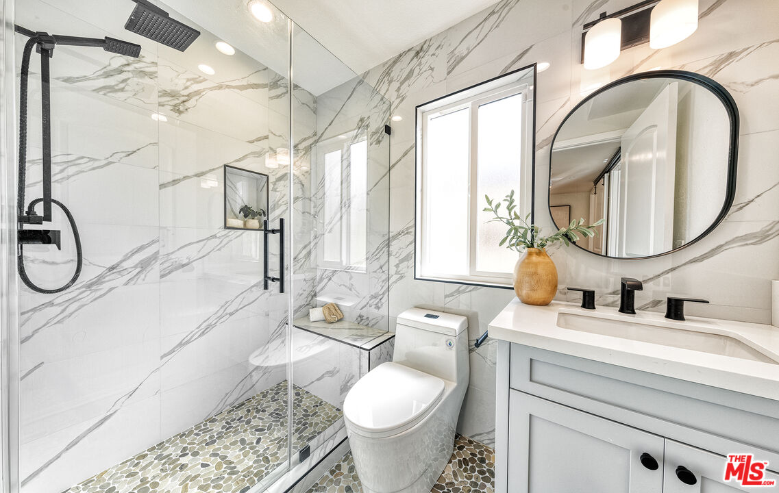 1239 9th Street, Unit 4 Santa Monica, CA 90401 - Photo 33 of 55