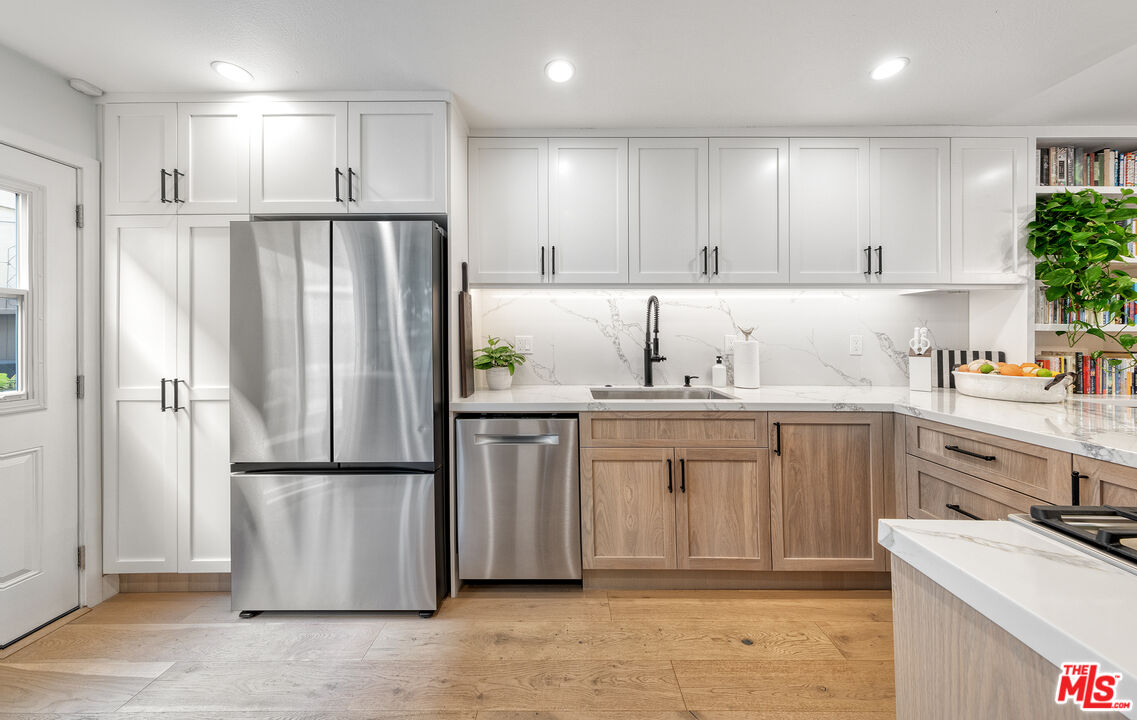 1239 9th Street, Unit 4 Santa Monica, CA 90401 - Photo 4 of 55