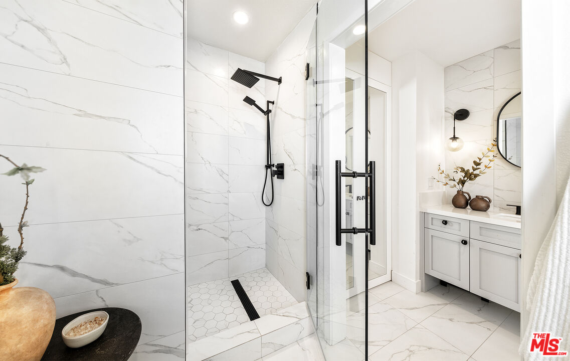 1239 9th Street, Unit 4 Santa Monica, CA 90401 - Photo 43 of 55