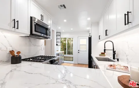 a picture of table and a potted plant