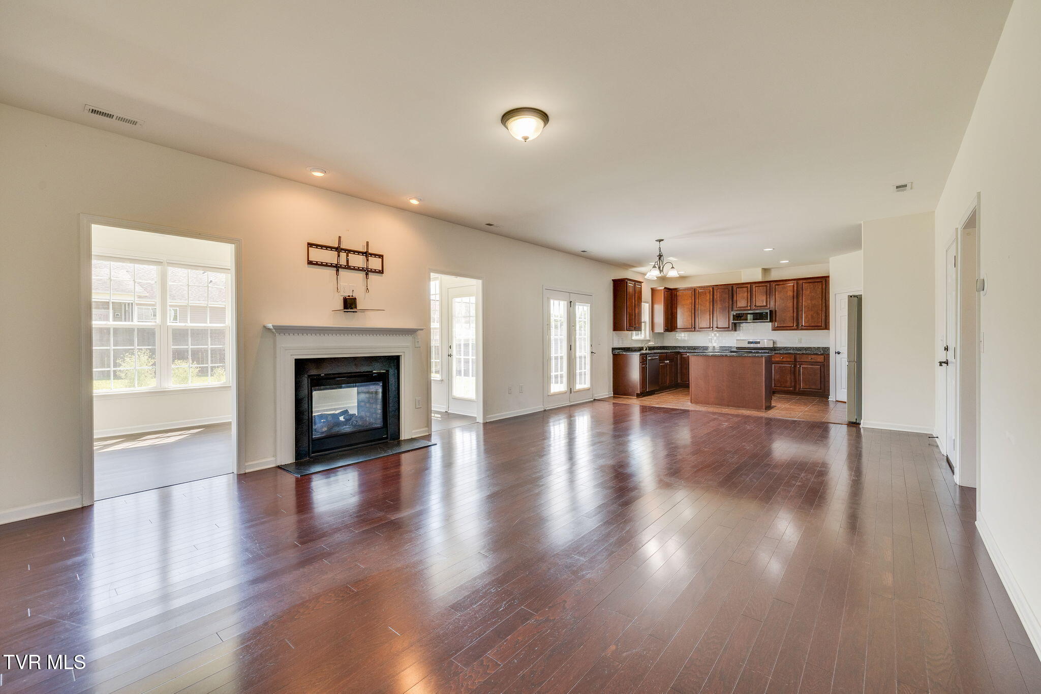 587 Suffolk Road Johnson City, TN 37615 - Photo 9 of 56 009