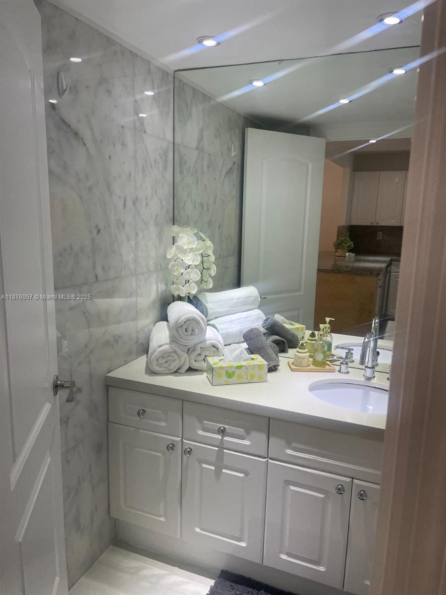 2301 Collins Avenue, Unit 632 Miami Beach, FL 33139 - Photo 12 of 27