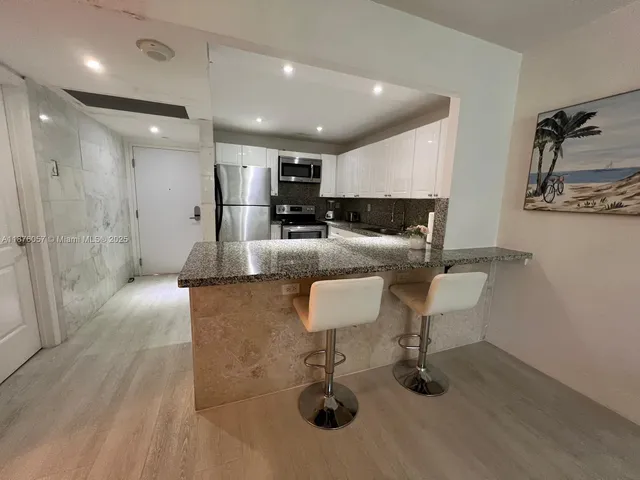 $695,000 | 2301 Collins Avenue, Unit 632, Miami Beach, FL 33139