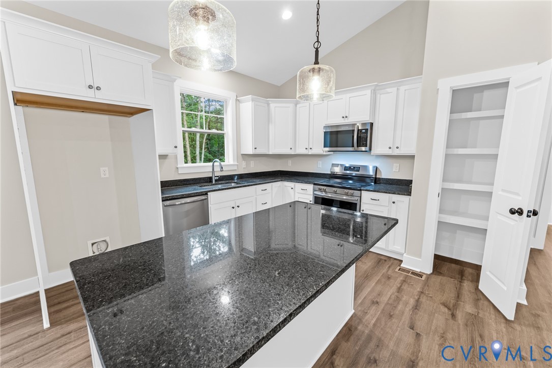 67 Petersville Road New Canton, VA 23123 - Photo 7 of 34