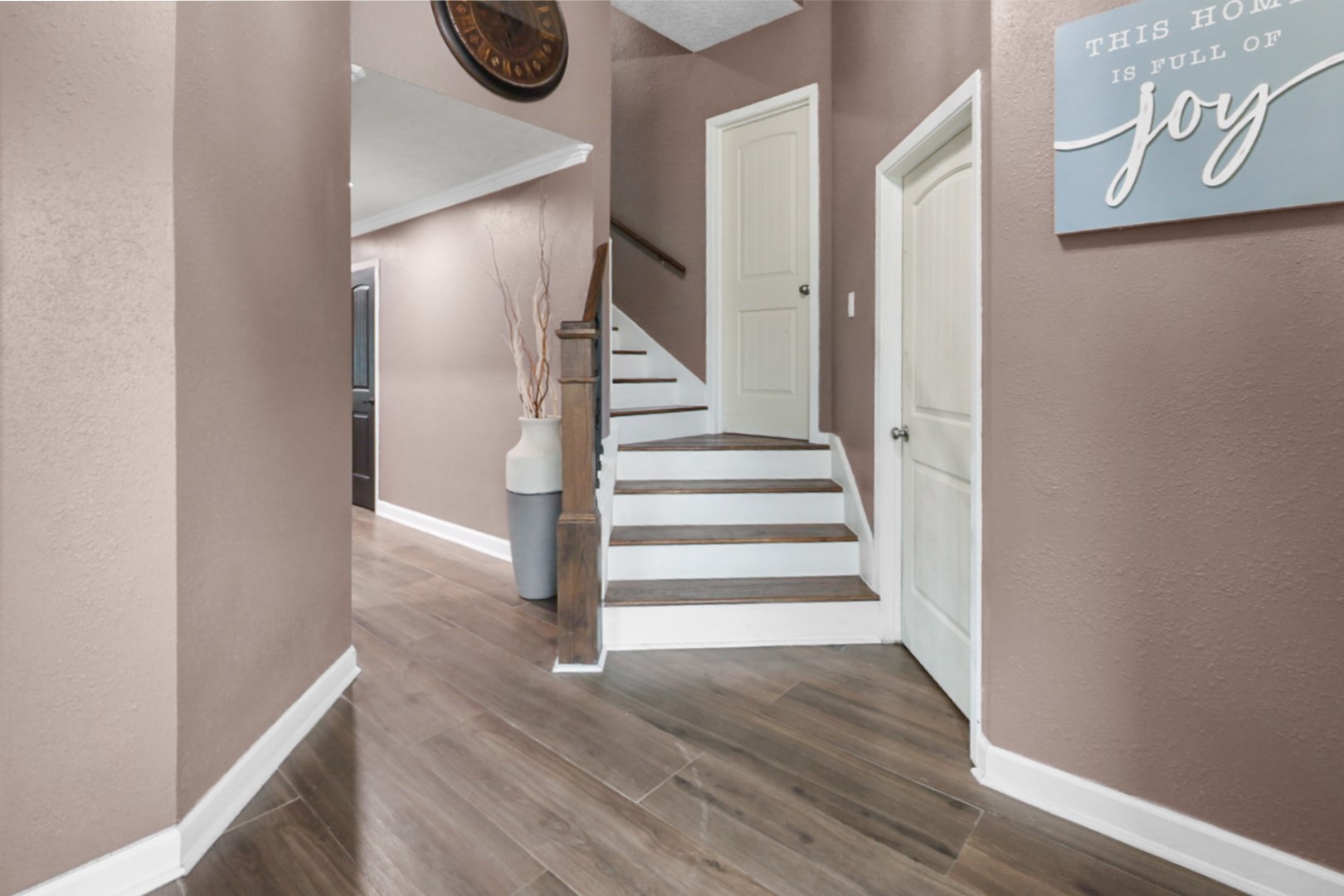 4505 Country Club View Baytown, TX 77521 - Photo 18 of 42 a view of entryway with wooden floor