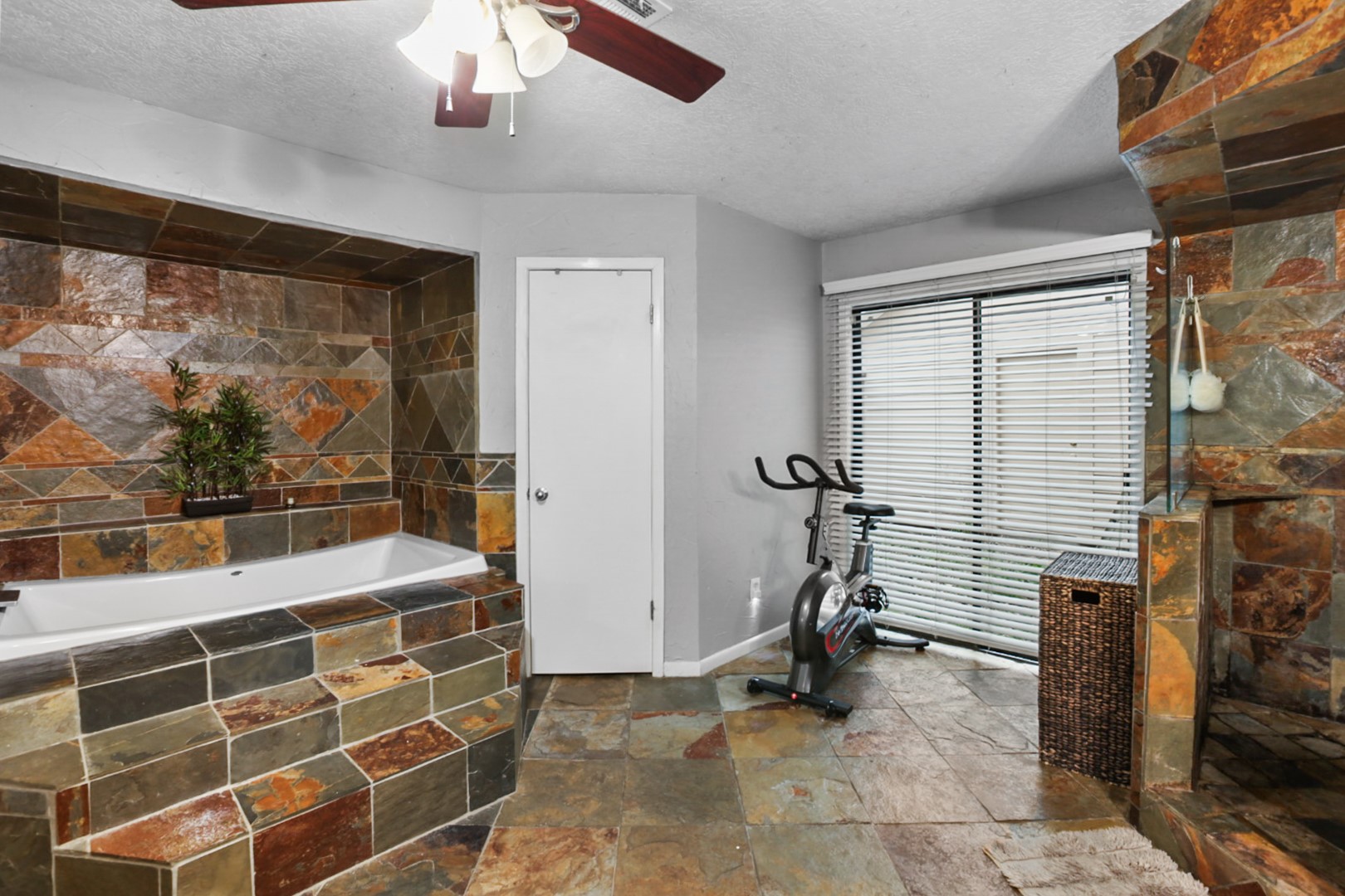 4505 Country Club View Baytown, TX 77521 - Photo 28 of 42 a room with gym equipment and a rug