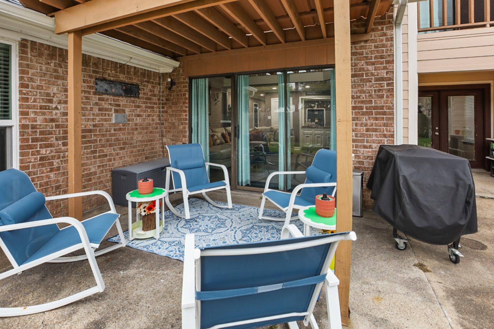 4505 Country Club View Baytown, TX 77521 - Photo 41 of 42 a view of a chairs and table in the patio with a barbeque grill