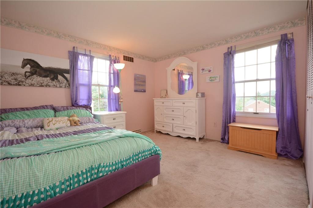 368 Rockfield Road Pittsburgh, PA 15243 - Photo 22 of 24 3rd bedroom