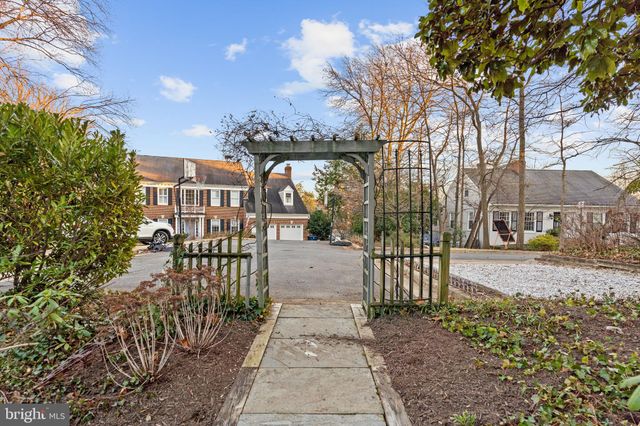 $2,000,000 | 306 Woodland Terrace, Alexandria, VA 22302