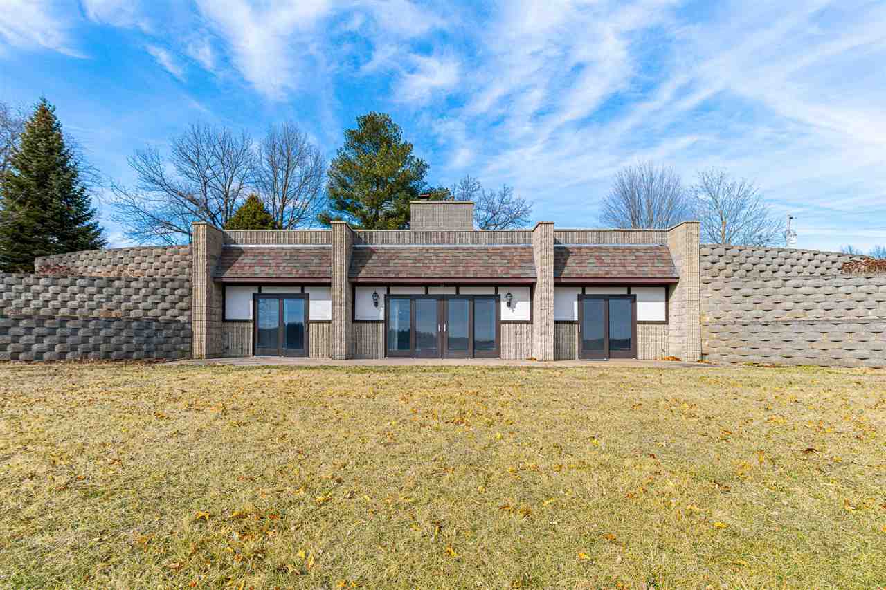 1676 Amana Road Northwest Swisher, IA 52338 - Photo 2 of 50 Gallery Image 2