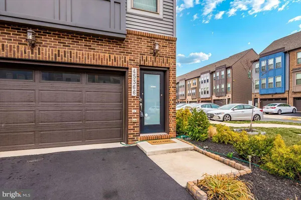 $3,700 | 45366 Daveno Square, Sterling, VA 20164