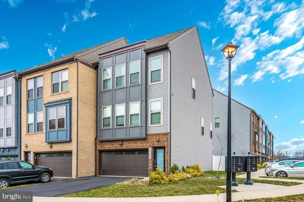 $3,700 | 45366 Daveno Square, Sterling, VA 20164