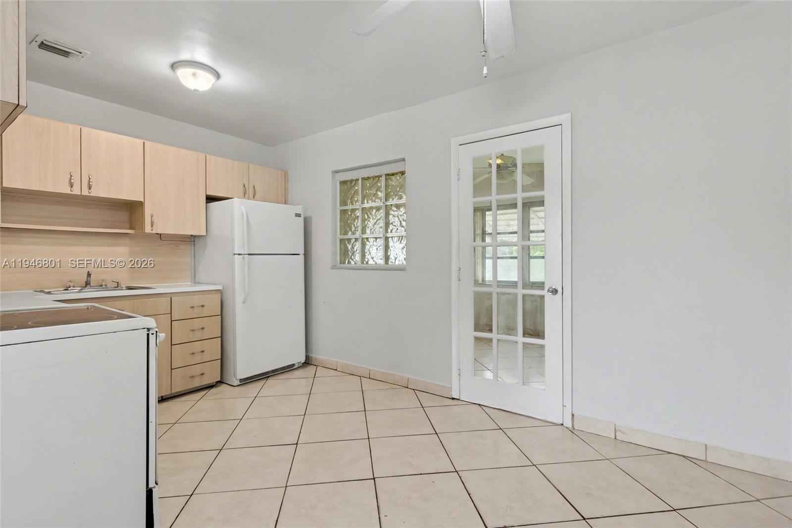 6550 Southwest 30th Street Miramar, FL 33023 - Photo 11 of 29 eat in kitchen