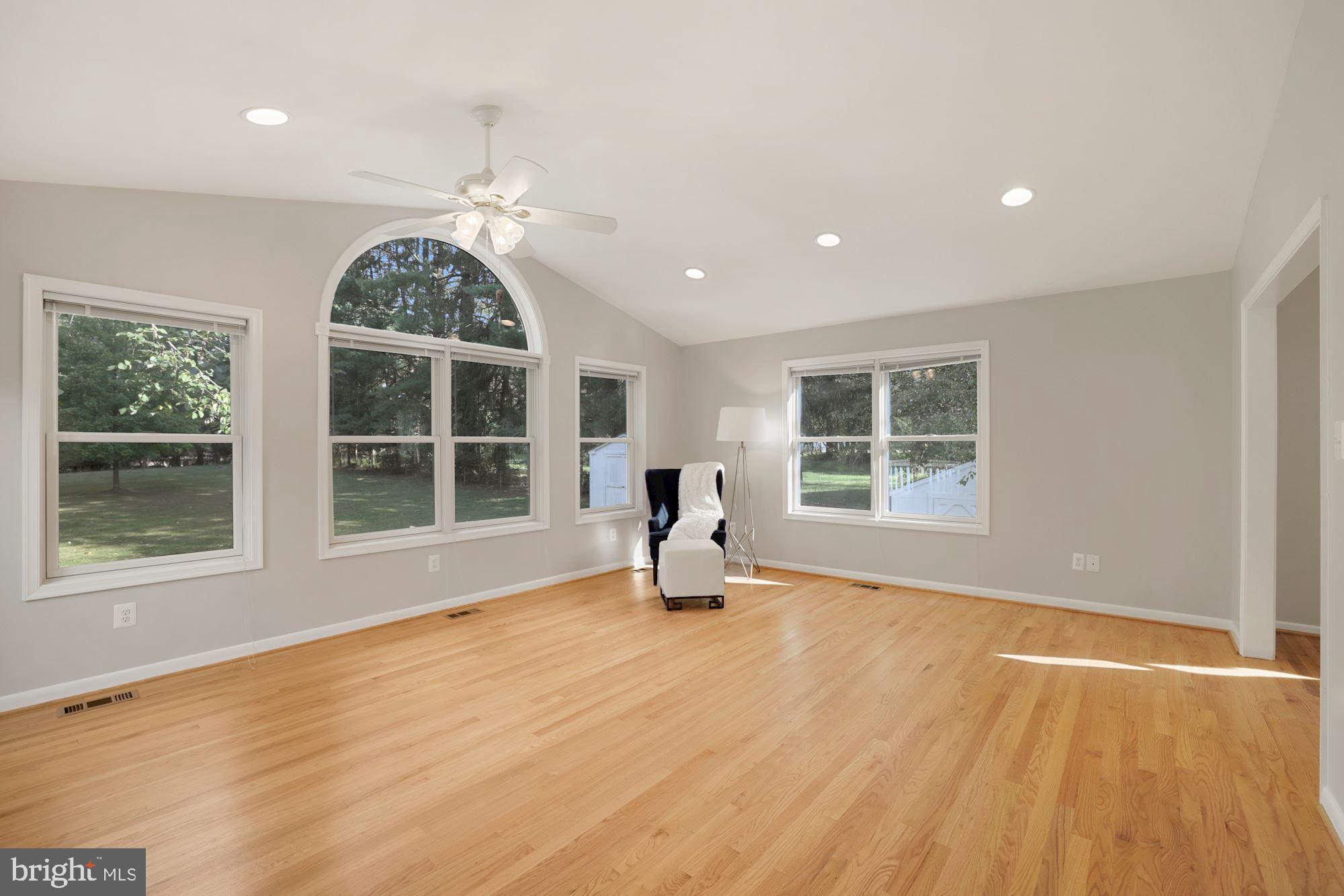9746 Vale Road Vienna, VA 22181 - Photo 17 of 38 Gallery Image 17