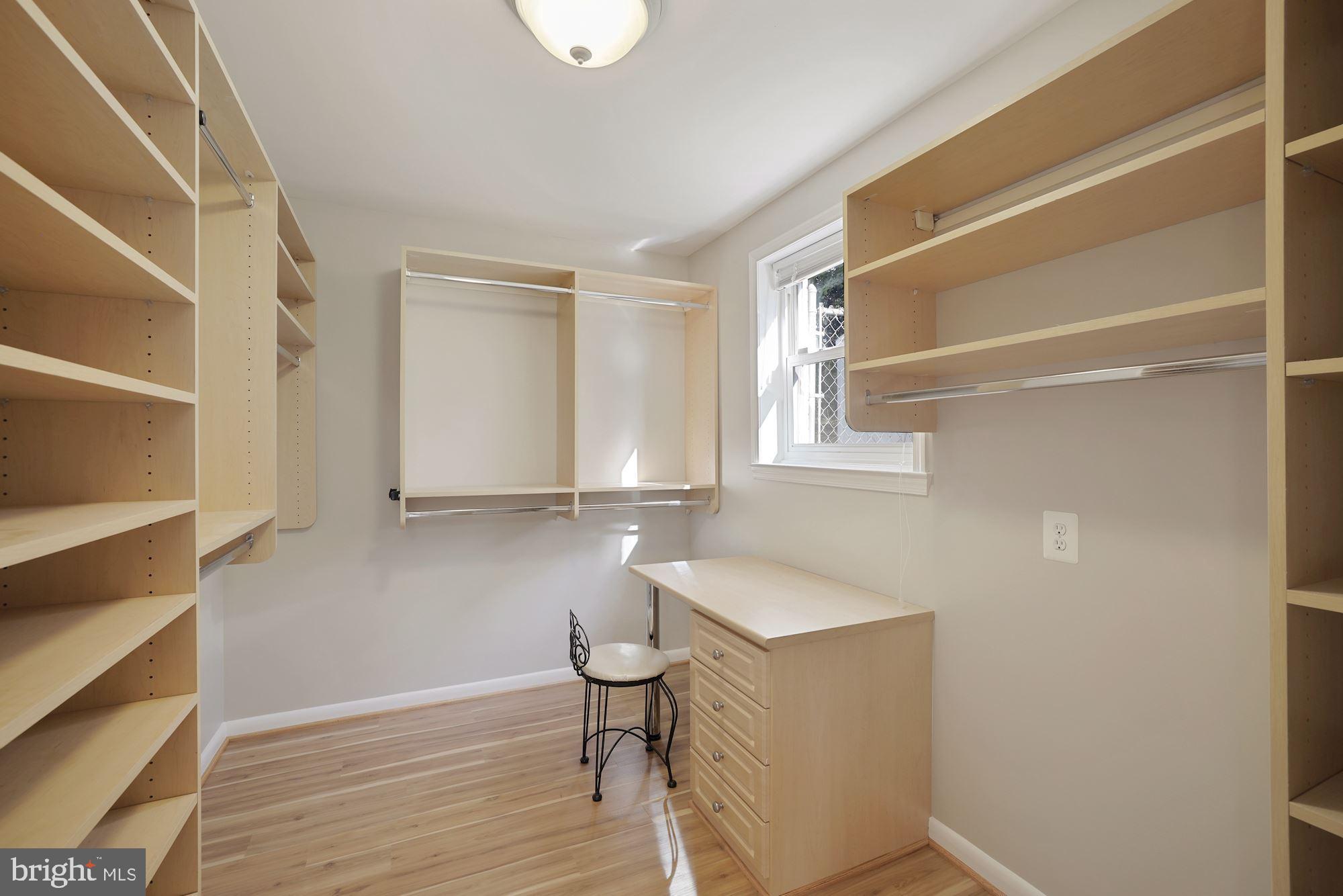 9746 Vale Road Vienna, VA 22181 - Photo 31 of 38 Gallery Image 31