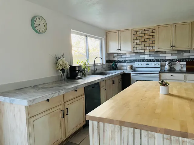 $585,000 | 627 Sugar Avenue, Ontario, OR 97914