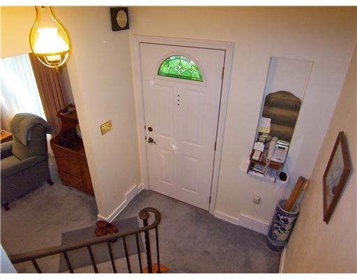 324 Edgewood Road Forest Hills, PA 15221 - Photo 3 of 18 Entry/Foyer.