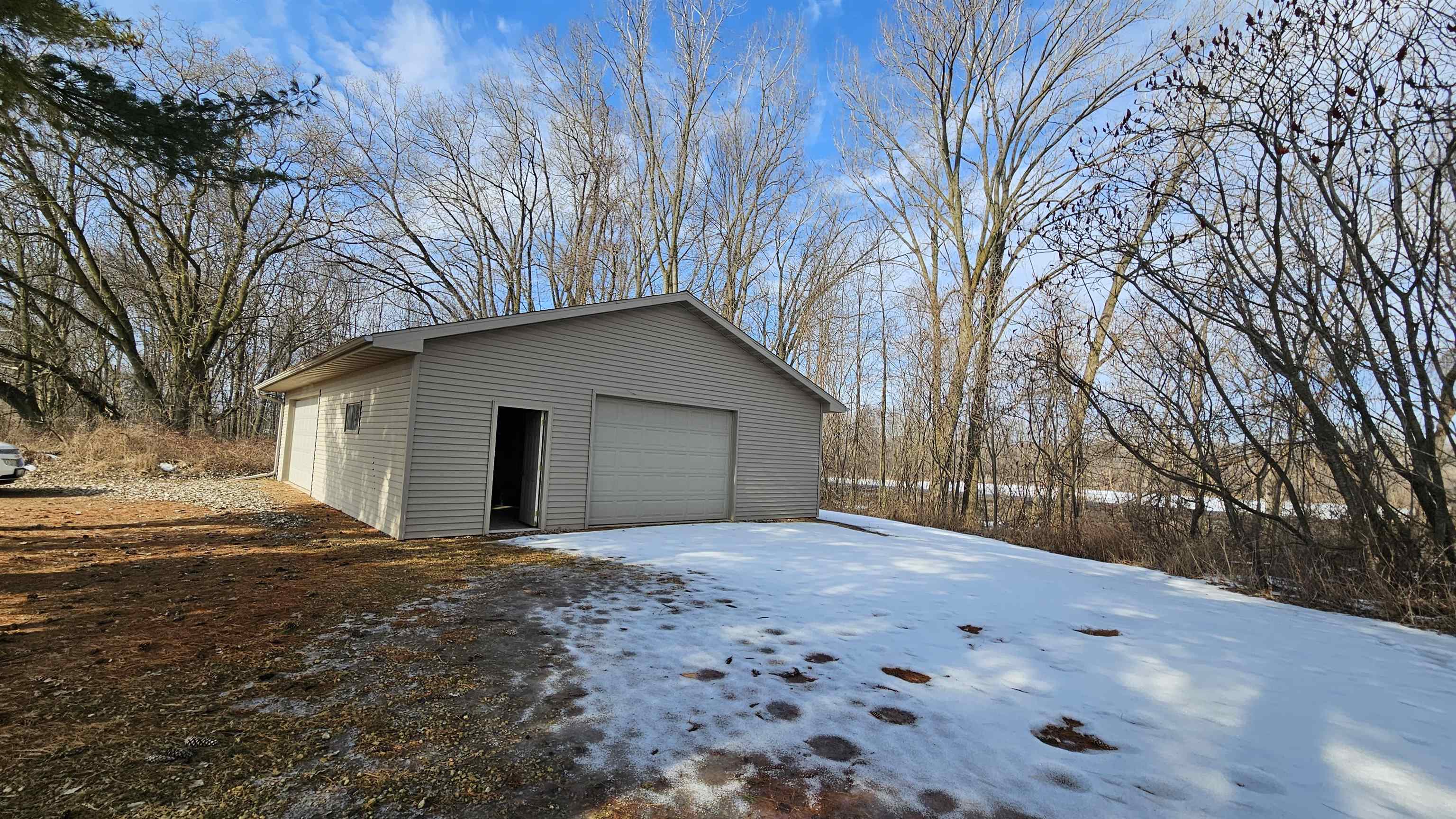 W4694 Meadow Road Bonduel, WI 54107 - Photo 2 of 9