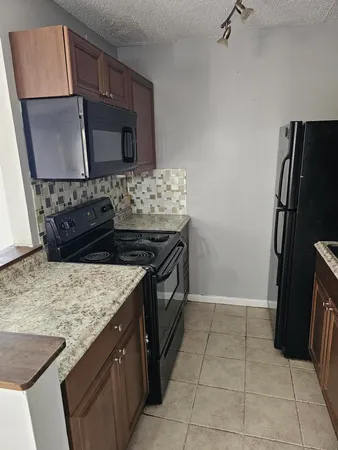 $1,900 | 10 Crossings Circle, Boynton Beach, FL 33435