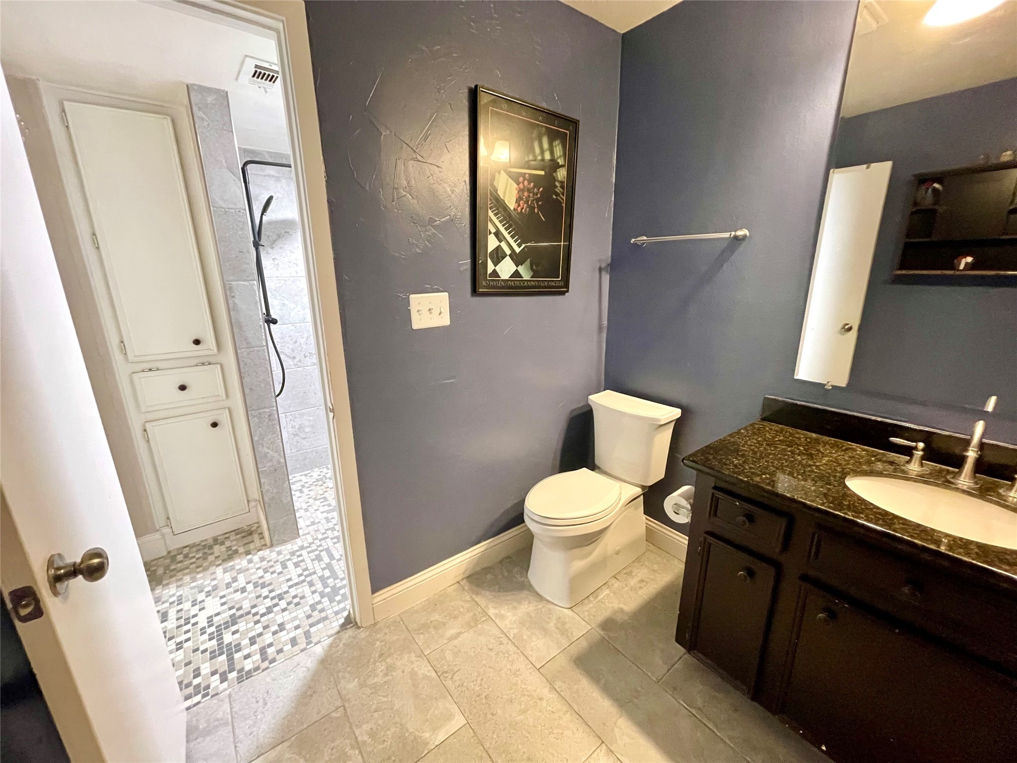 2931 Whitman Drive Montgomery, TX 77356 - Photo 23 of 49 a bathroom with a toilet sink and mirror