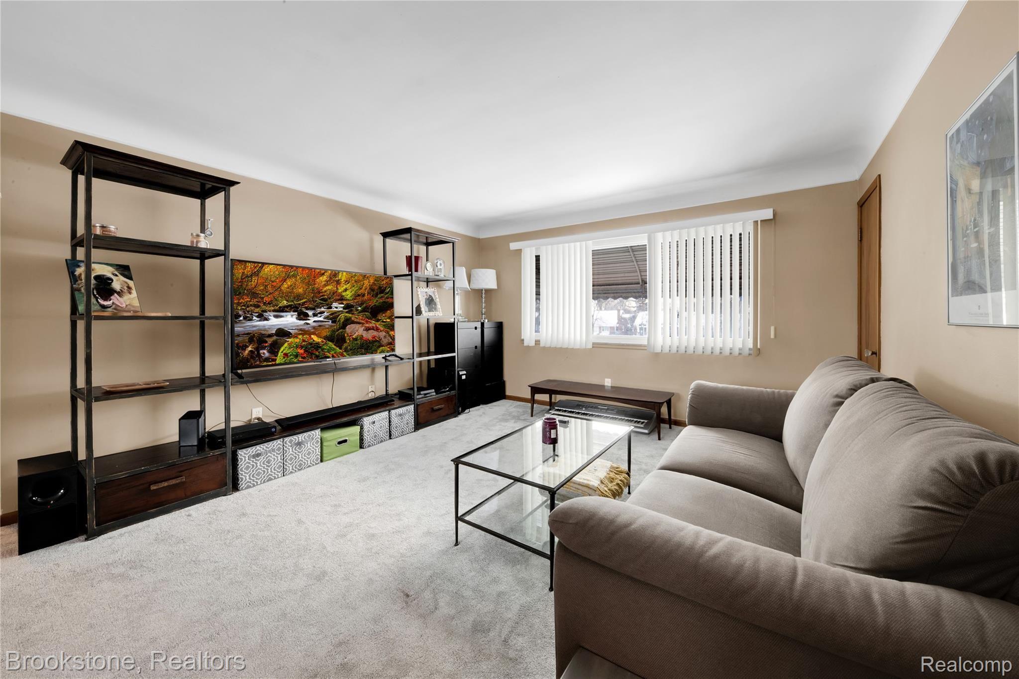 2190 Vernier Road Grosse Pointe, MI 48236 - Photo 25 of 43 2190 Vernier - HD Drone Photography-27.jpg