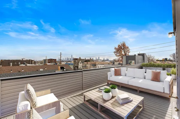 $4,225 | 126 North Street, Unit 2, Jersey City, NJ 07307