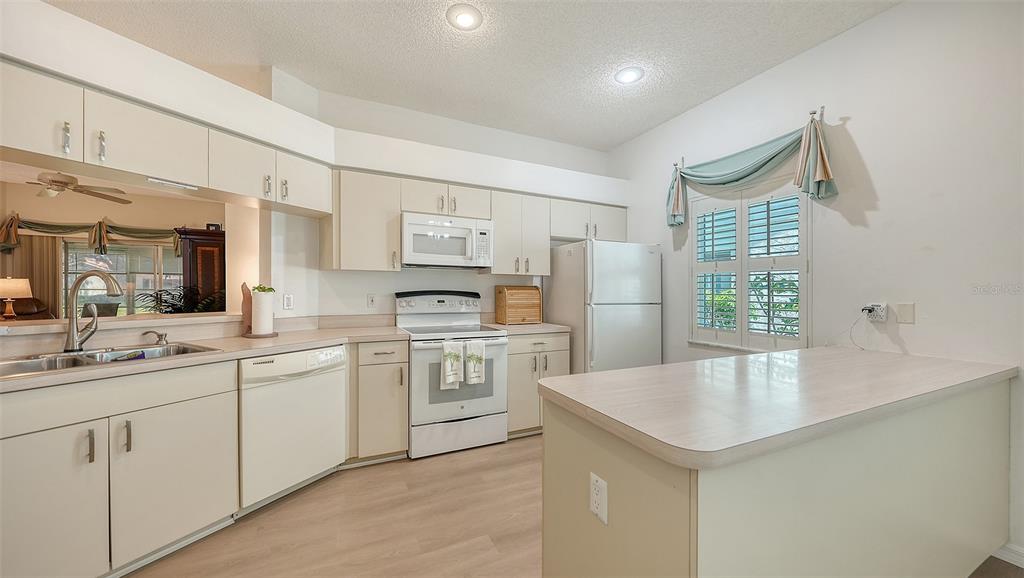 4977 Tamarack Trail Venice, FL 34293 - Photo 23 of 67