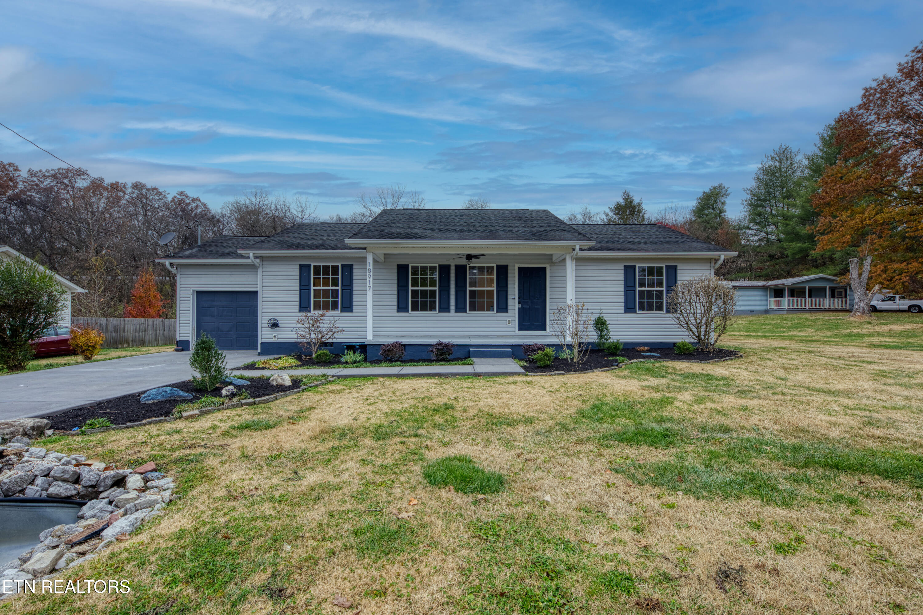 18917 Martel Road Lenoir City, TN 37772 - Photo 3 of 25 0H3A0012_55