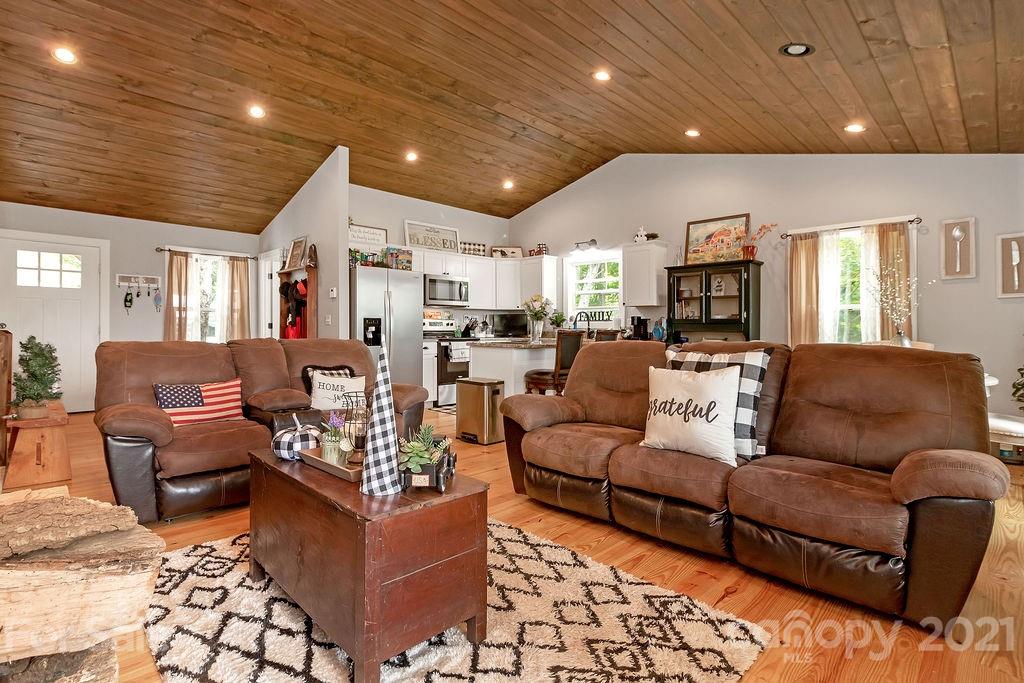 368 Uplands Road Brevard, NC 28712 - Photo 12 of 40 Gallery Image 12