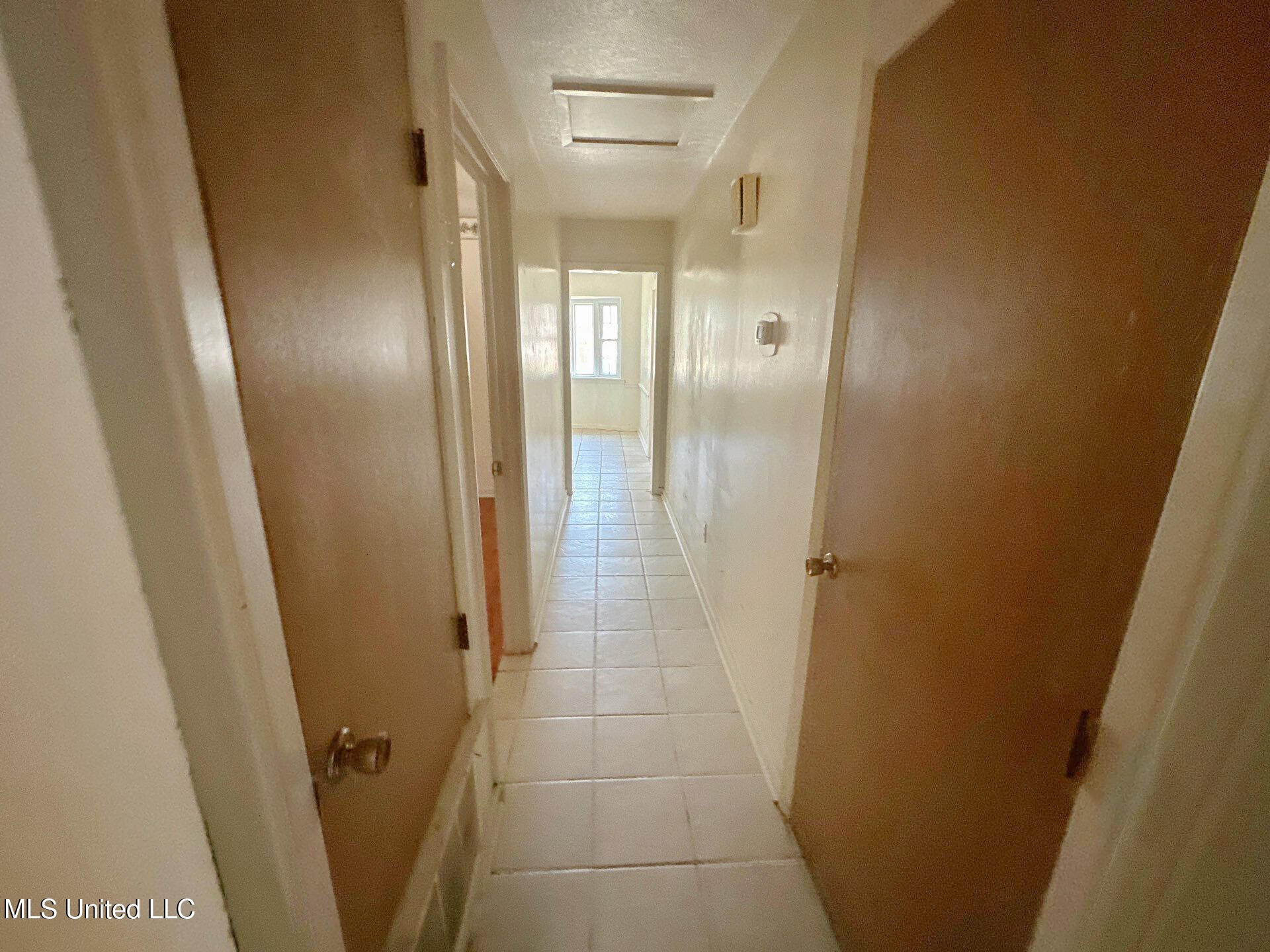 3704 John F Kennedy Boulevard, Unit J Jackson, MS 39213 - Photo 10 of 18 16-Sep 11 2025 02_38pm-77Jy