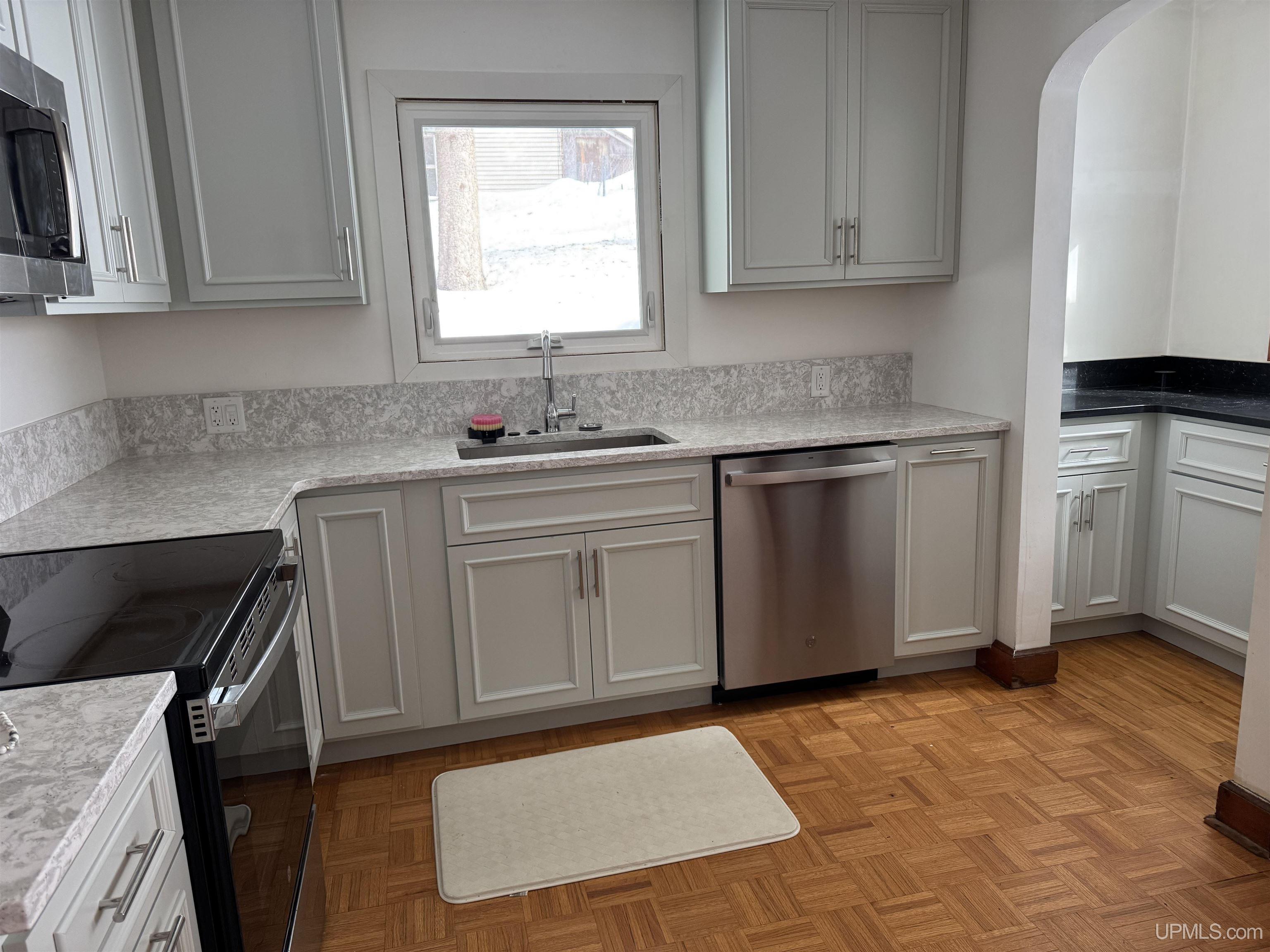 242 Hill Street Ishpeming, MI 49849 - Photo 7 of 27