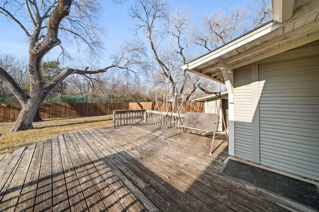 a view of a backyard with wooden floor