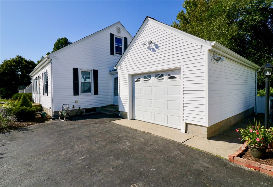 4015 Mendon Road Cumberland, RI 02864 - Photo 4 of 40