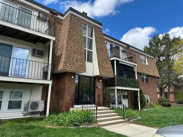 $182,500 | 80 Damon Road, Unit 2303, Northampton, MA 01060