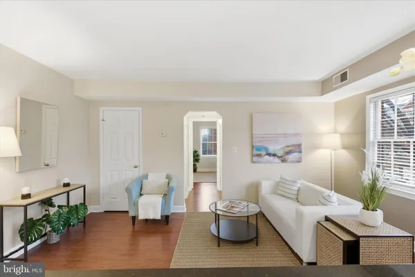 $310,000 | 600 Bashford Lane, Unit 2332, Alexandria, VA 22314