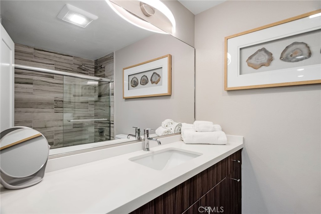 2208 The Strand Manhattan Beach, CA 90266 - Photo 29 of 65