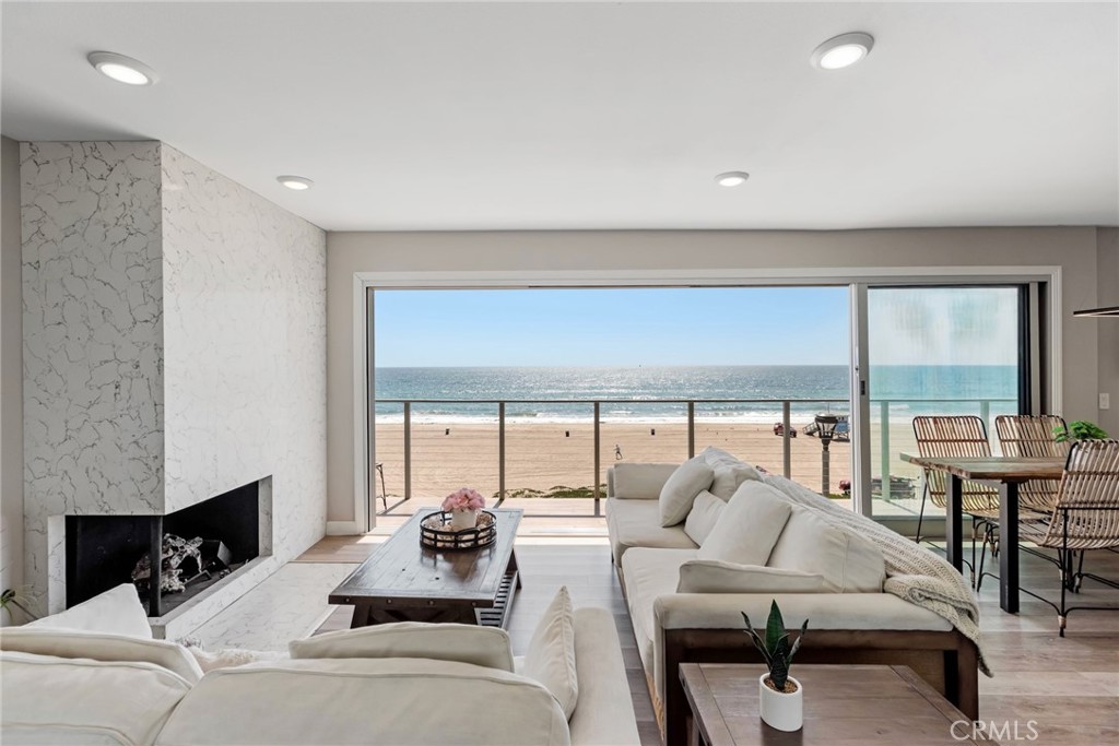 2208 The Strand Manhattan Beach, CA 90266 - Photo 4 of 65
