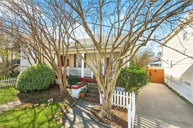 $1,950 | 5624 Hawthorne Place, Unit A, New Orleans, LA 70124