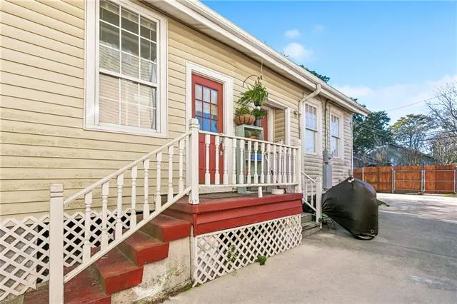 $1,950 | 5624 Hawthorne Place, Unit A, New Orleans, LA 70124