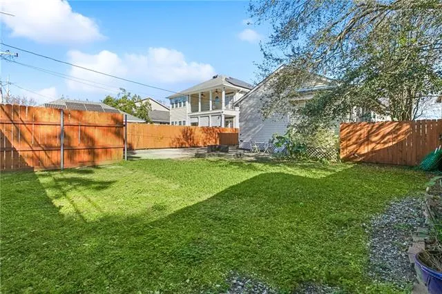 $1,950 | 5624 Hawthorne Place, Unit A, New Orleans, LA 70124