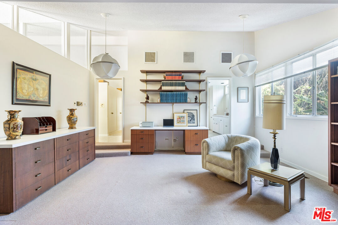 16219 Quemada Road Encino, CA 91436 - Photo 13 of 19 Gallery Image 13