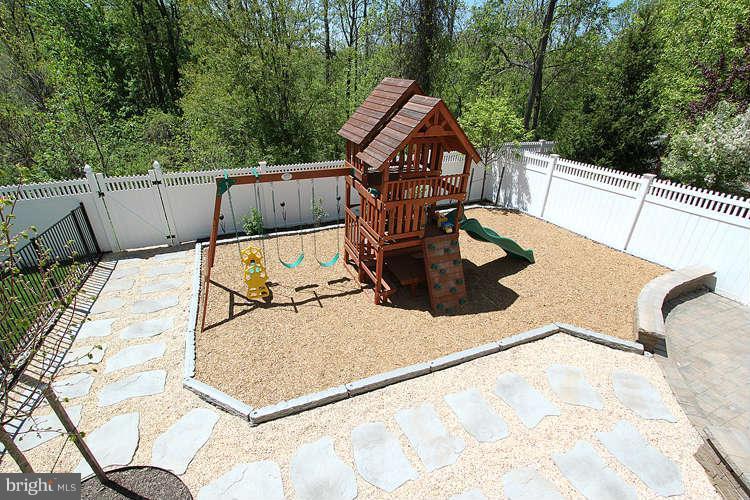 1616 Rising Ridge Road Mount Airy, MD 21771 - Photo 29 of 30 Exterior (Rear)