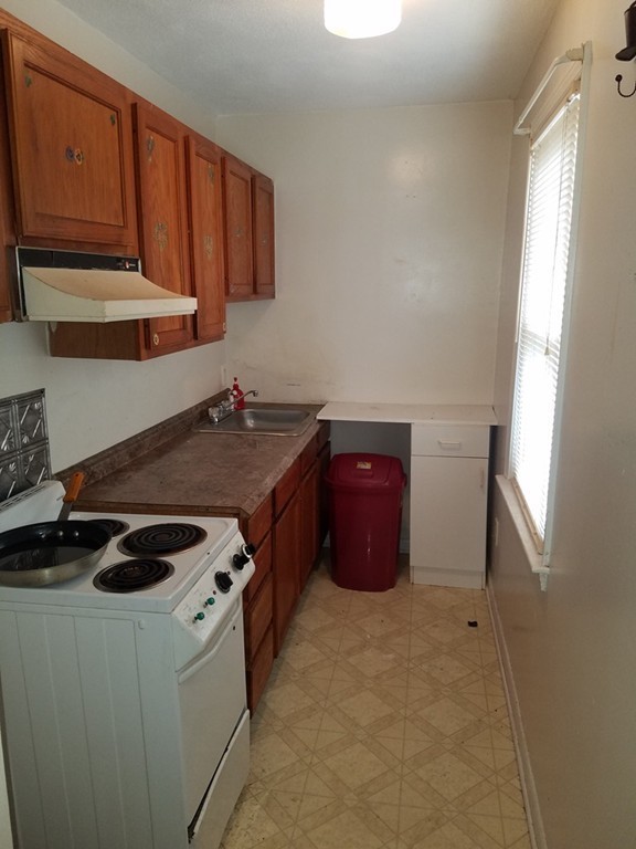 220 Wade Street Fall River, MA 02721 - Photo 7 of 8