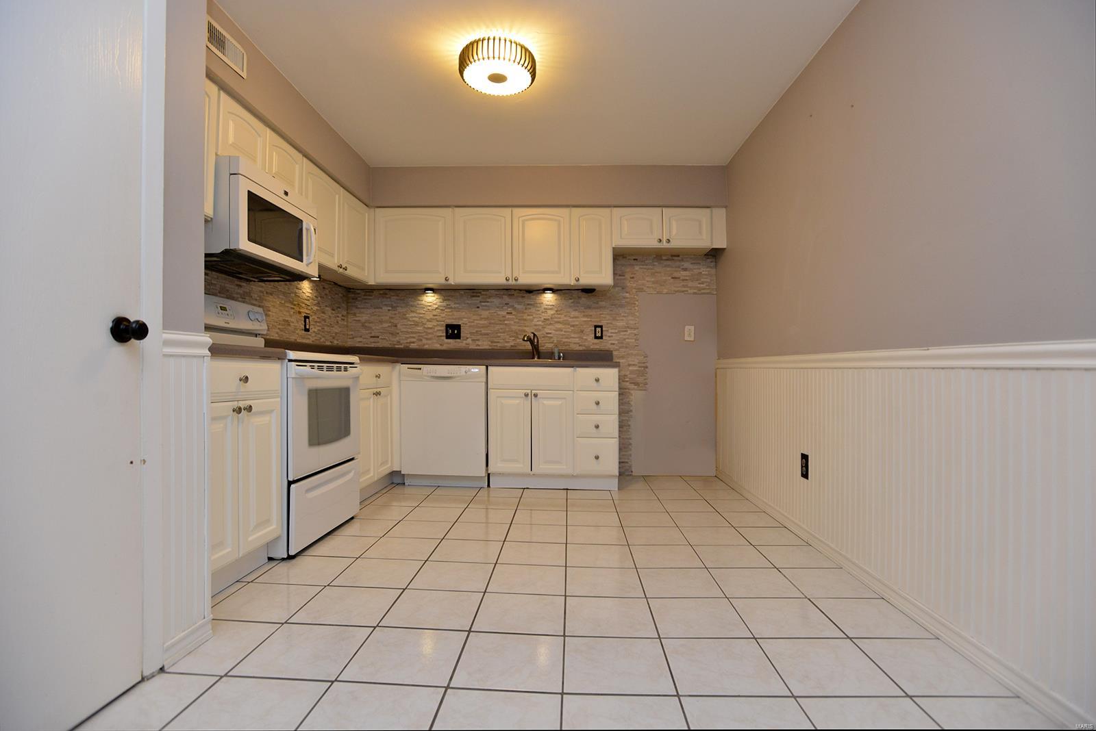 4539 Little Rock Road, Unit J St. Louis, MO 63128 - Photo 4 of 24 Gallery Image 4