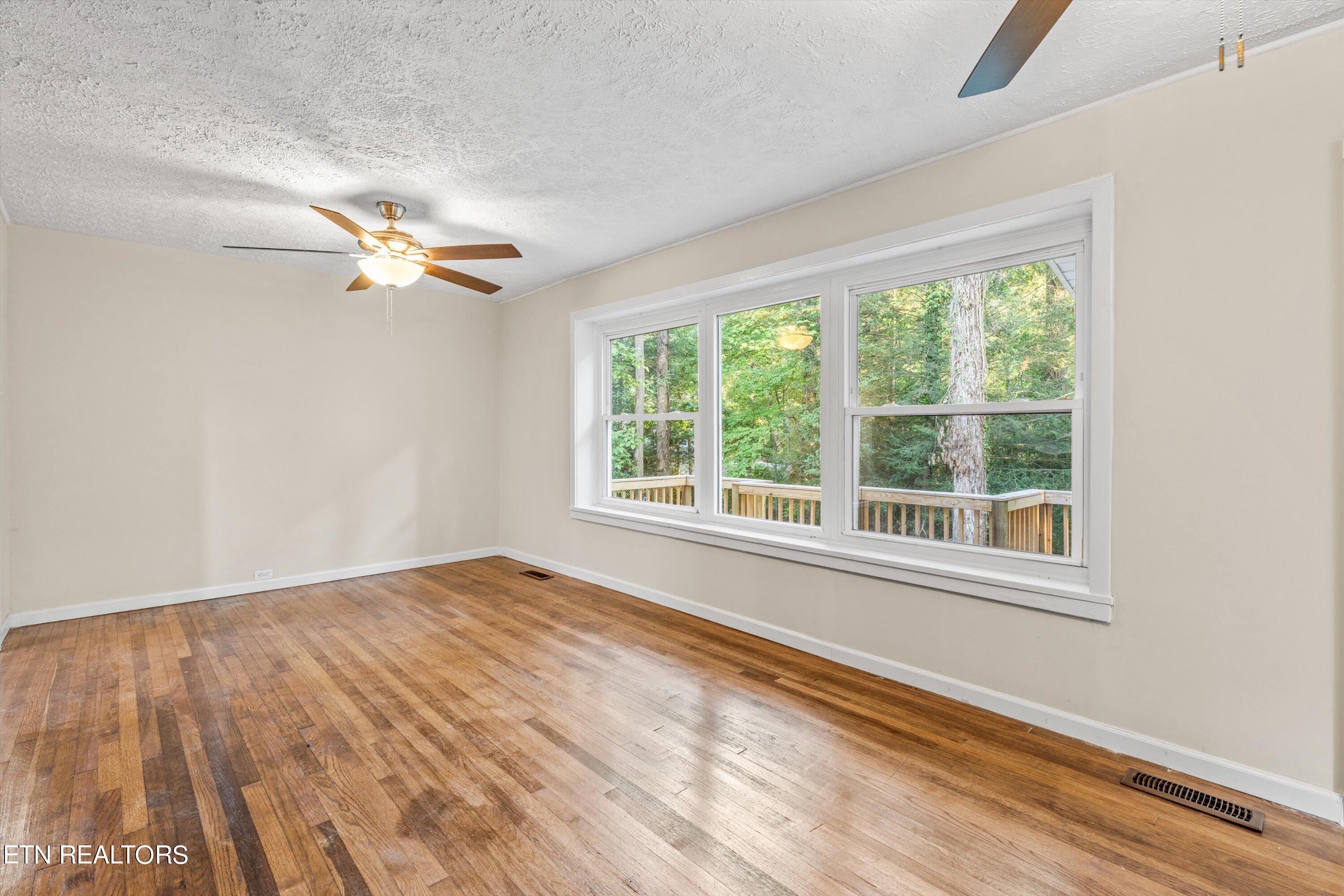 104 East Damascus Road Oak Ridge, TN 37830 - Photo 12 of 43 Living Room/Dining Room